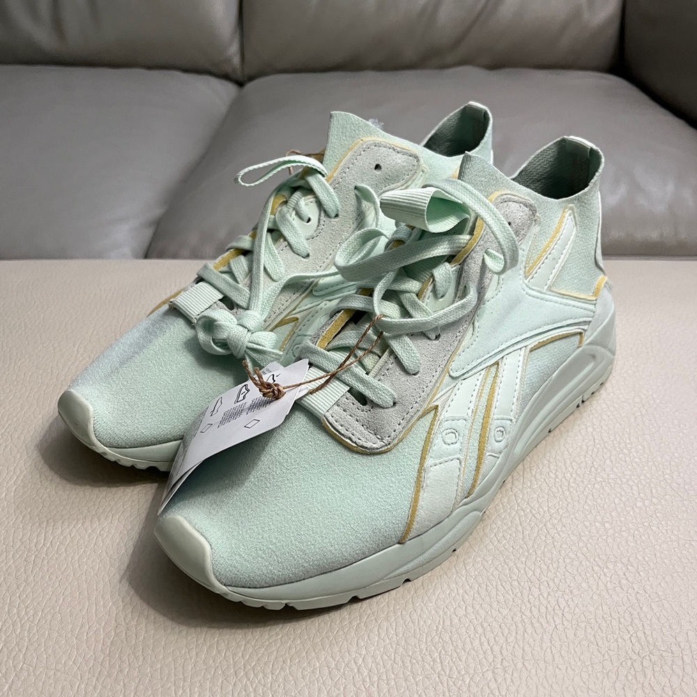 NWT - Reebok x Victoria Beckham Men’s Bolton Low Storm Glow - EU 42.5/US 9.5